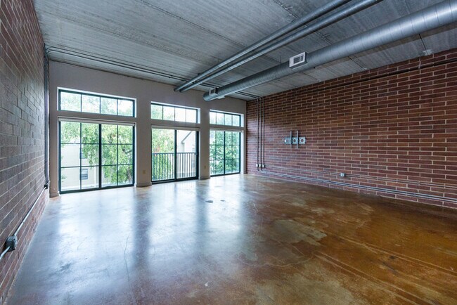 Building Photo - 626 N Graham St