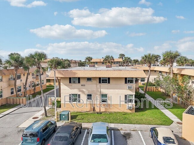 Building Photo - 220 16th Ave N