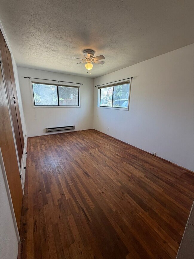 Building Photo - Two Bedroom, One Bathroom Home - Located near Sky Lakes and Oregon Tech!