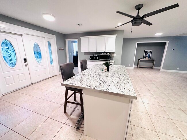 Building Photo - 4540 Mathis St