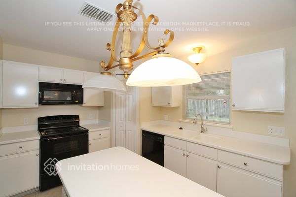 Building Photo - 3223 Scenic Woods Dr