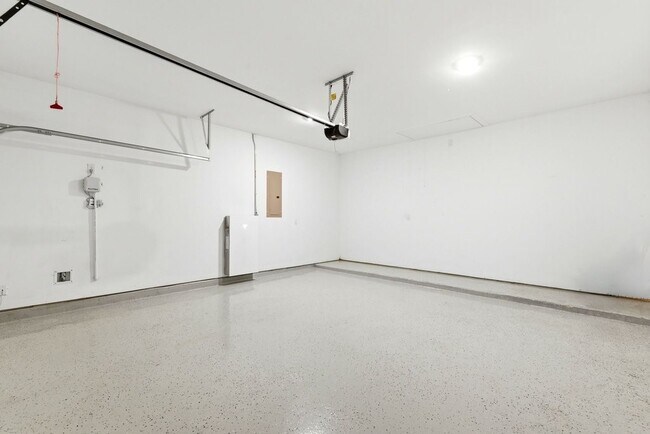Building Photo - 3057 Pensacola Dr