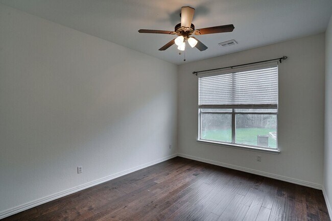 Building Photo - 1414 Laurel Oak Loop
