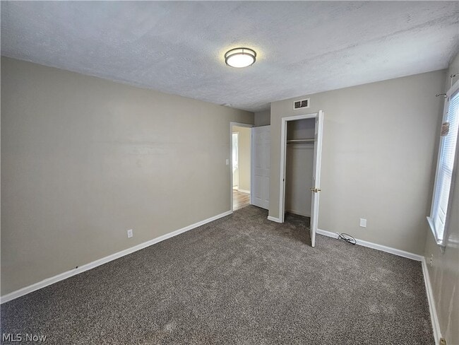 Building Photo - 2450 Greenvale Rd