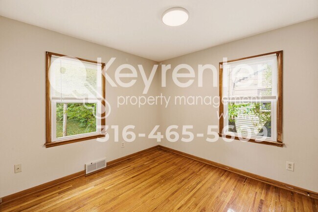 Building Photo - Charming 3-Bedroom Home with Original Hardwood Floors & Large Backyard