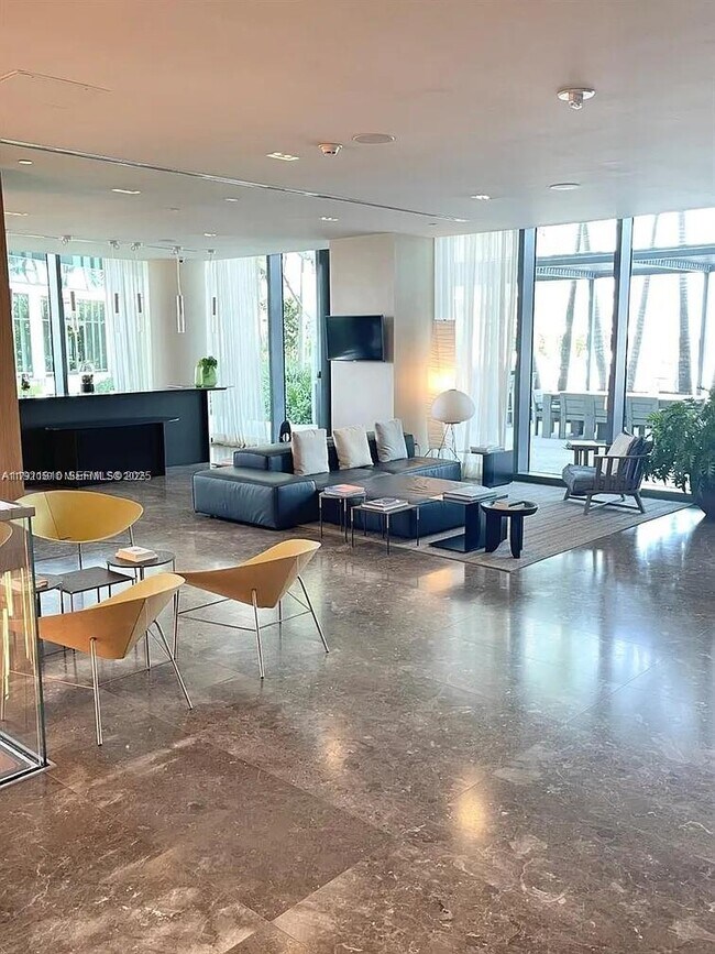 Building Photo - 650 NE 32nd St