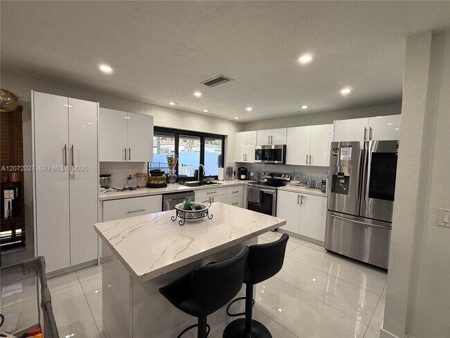 Building Photo - 11450 NW 30th Pl