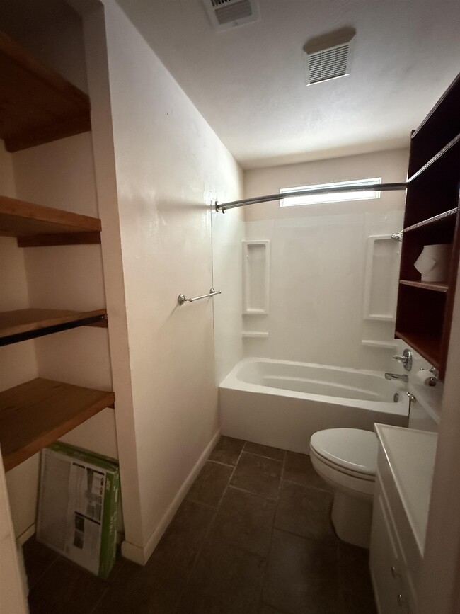 Building Photo - 408 W Main St