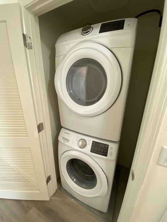 Building Photo - 3 Bed 2 Bath Condo W/ Garage In San Ramon