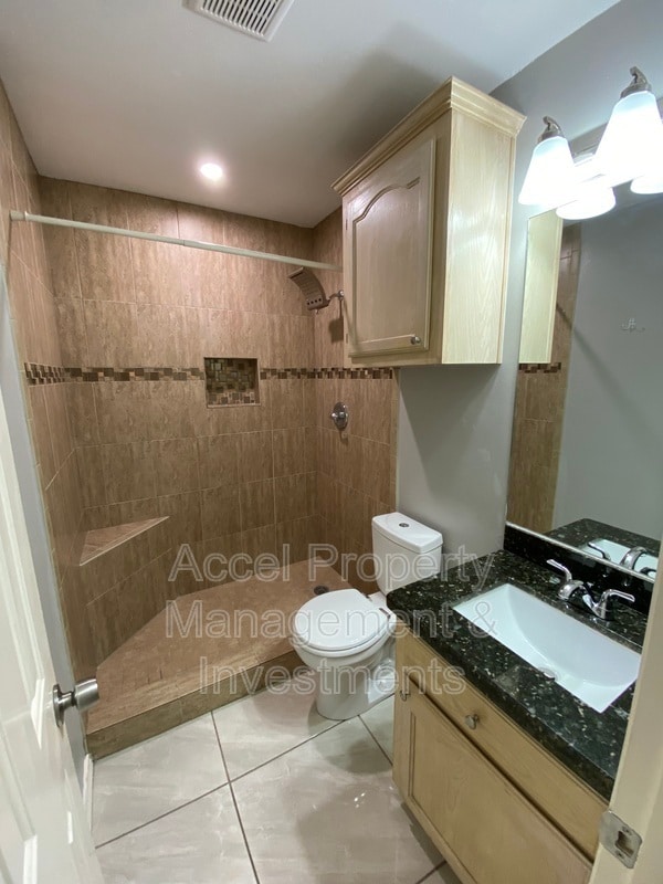 Building Photo - 701 Sandpiper Ave