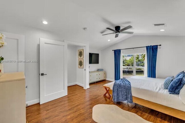 Building Photo - 110 SE 11th Ave