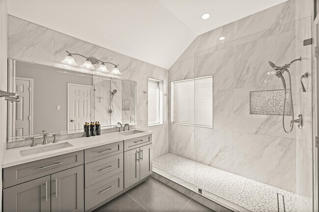 Building Photo - 1330 Leigh Gdns Dr