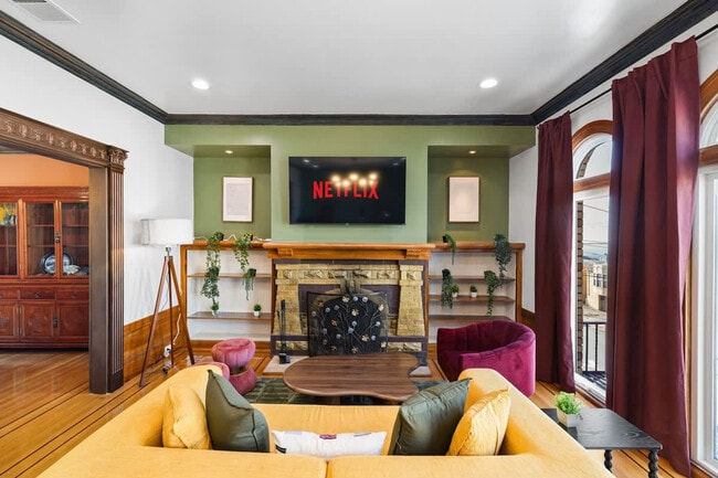 Building Photo - 2216 18th Ave