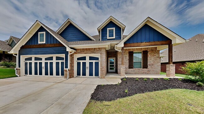 Building Photo - Luxury 5 Bedroom, 3 Bathroom, 3 Car Garage...