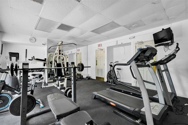 Building Photo - 20400 W Country Club Dr