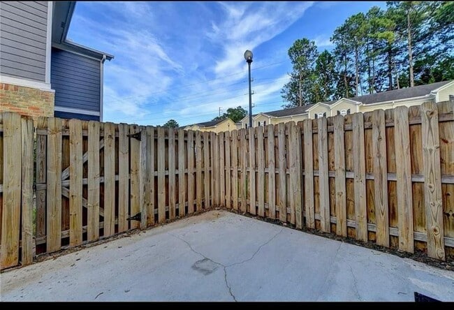 Building Photo - 810 Summer Pl NW