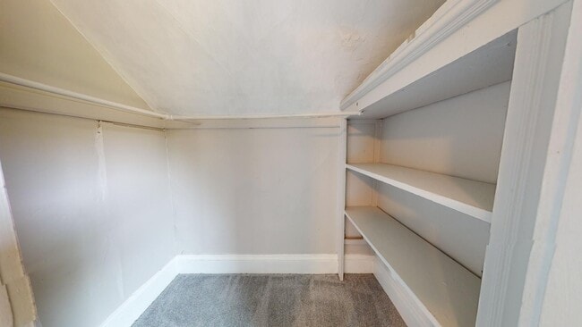 Building Photo - Huge 4 Bedroom Single Family House - almost 1500 SQ FT!