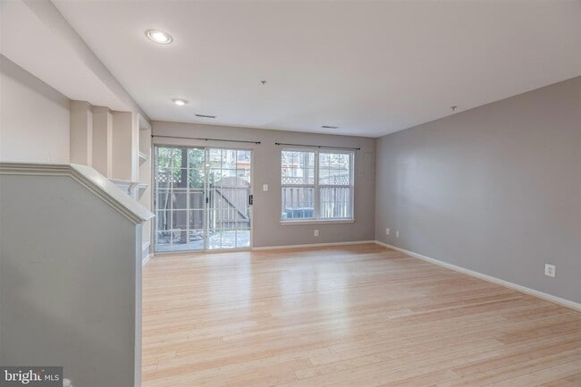Building Photo - 5140 Donovan Dr