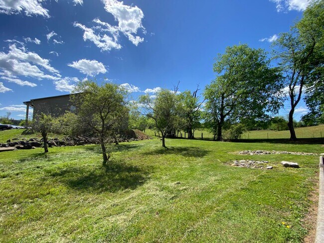 Building Photo - 2 Bedroom Apartment in Maryville, TN – $50...