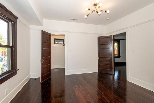 Building Photo - 1616 Bridge St