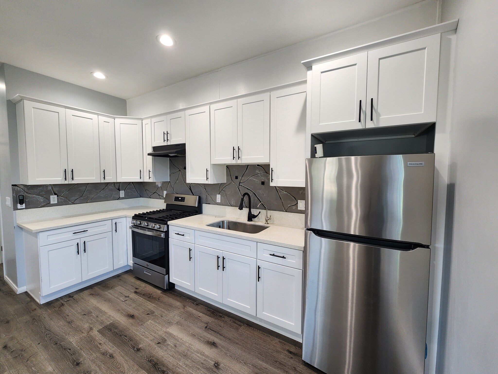 Building Photo - 13933 Cantlay St