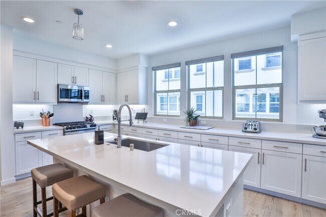 Building Photo - 224 Babson Ct