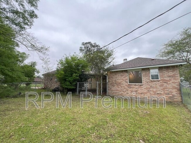 Building Photo - 7850 Greenwell St