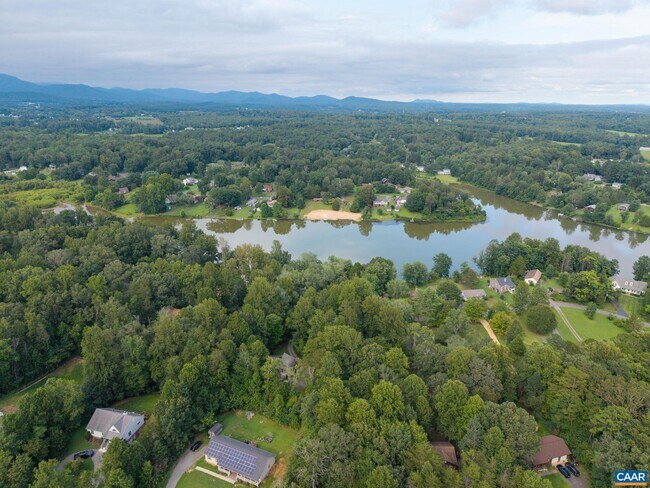 Building Photo - 497 Sunset Dr