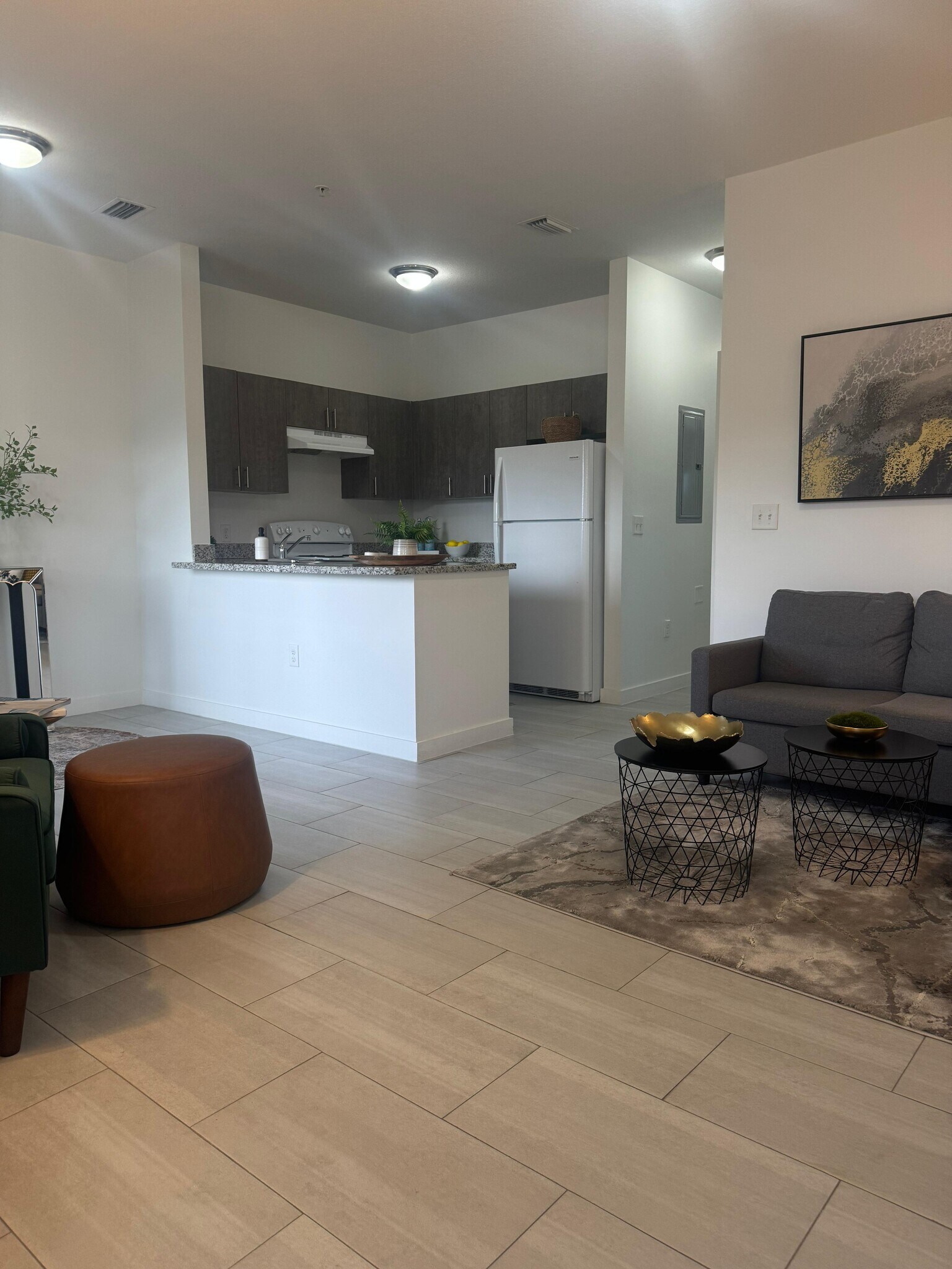 Building Photo - 520 W 79th St