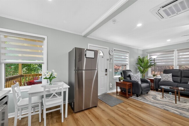 Building Photo - 407 Fairbanks St