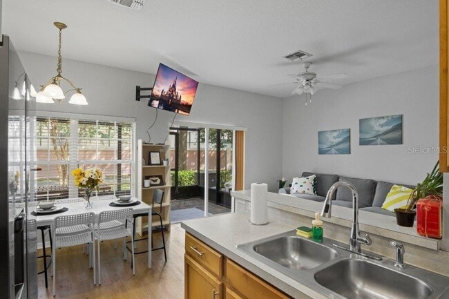 Building Photo - 2426 Caravelle Cir