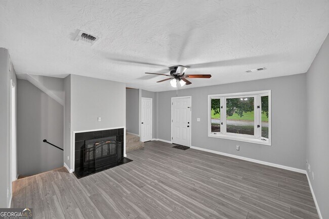 Building Photo - 226 High Creek Dr