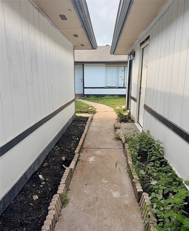Building Photo - 13035 Bassford Dr