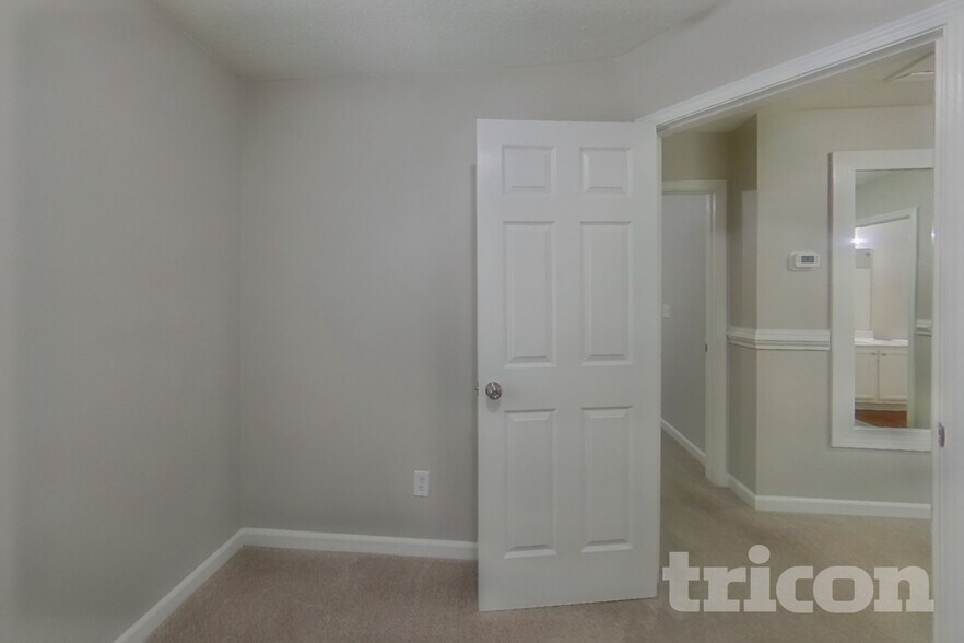Building Photo - 636 Sadler Glen Dr
