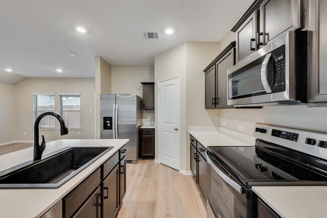 Building Photo - Beautiful 3-Bedroom Home in Aubrey ISD – Built in 2023!