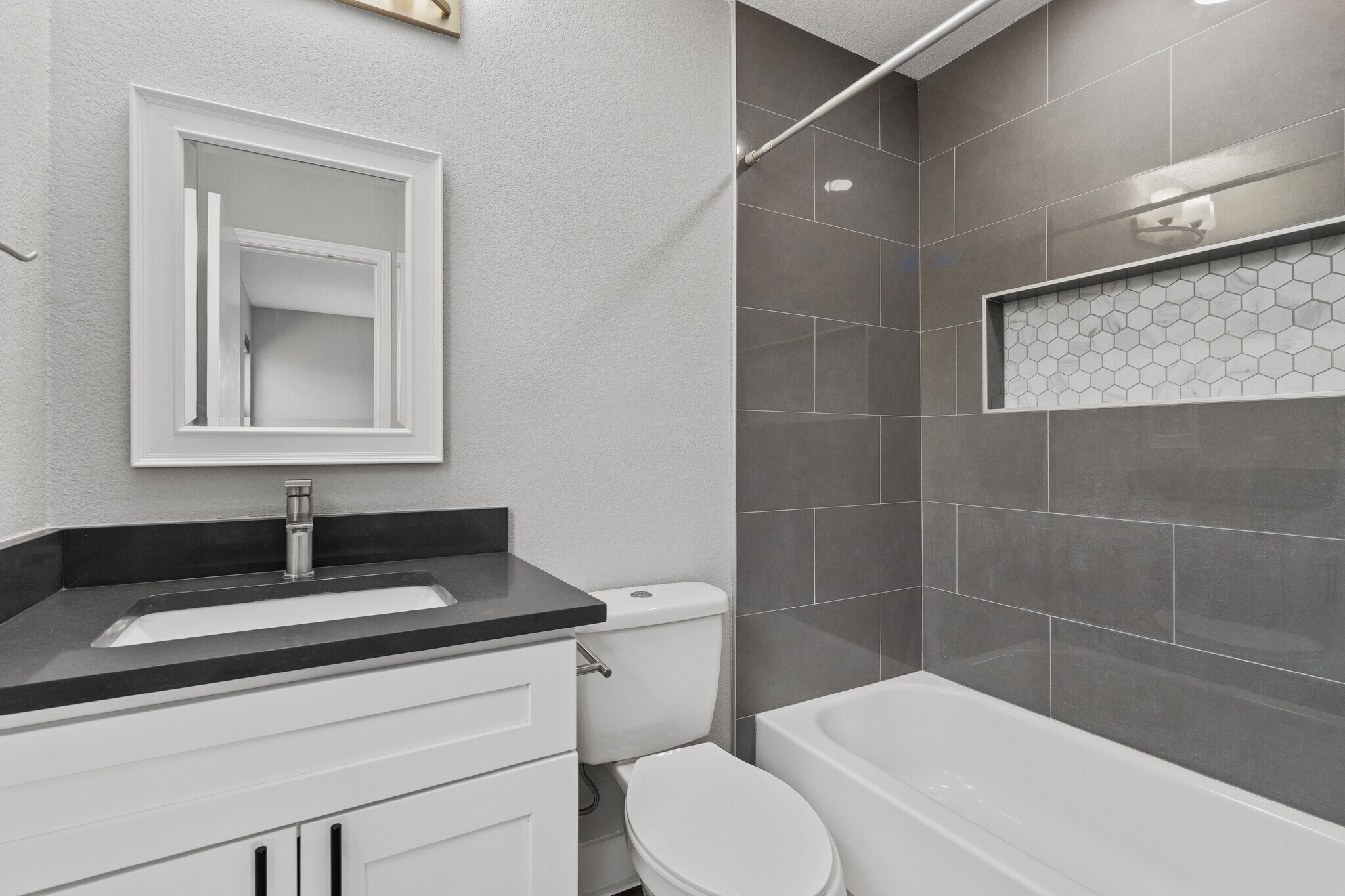 Primary bathroom - 602 Peterson St