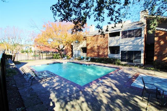 Building Photo - 9600 Royal Ln