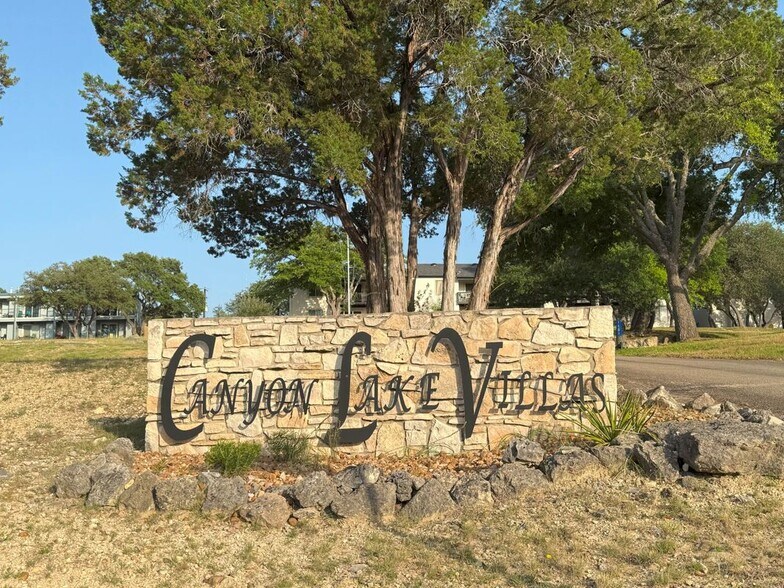 Building Photo - 1033 Parkview Dr