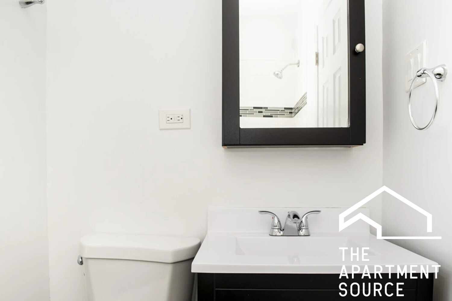 Building Photo - 1056 W Lill Ave