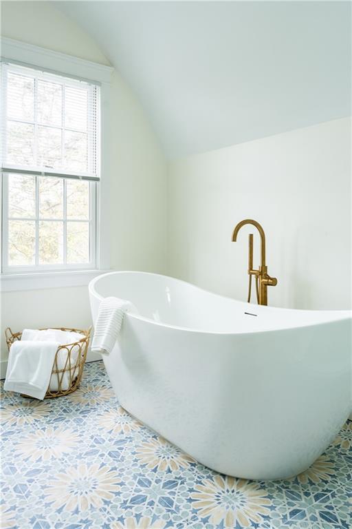 Building Photo - 304 Third Beach Rd