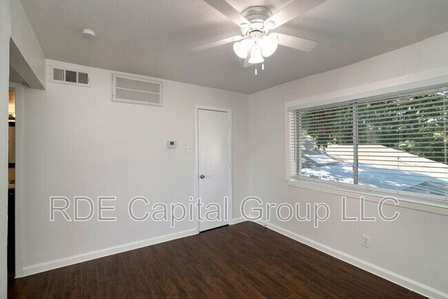 Building Photo - 2816 Throckmorton St
