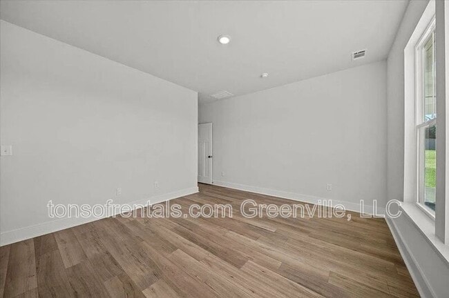 Building Photo - 415 Ml Pk Wy
