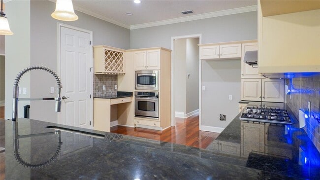 Building Photo - 617 SE 47th Loop