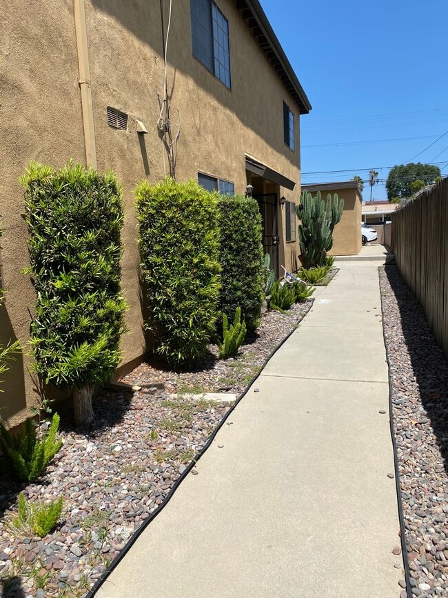 Building Photo - 812 - 2118-2120 S. Meridian LLC