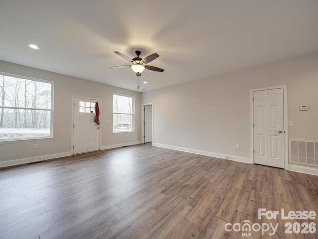 Building Photo - 824 Woodrun Dr