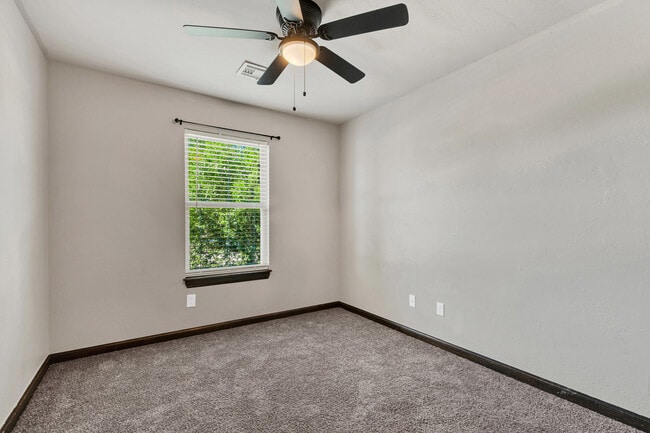 Building Photo - 14 NE 7th St