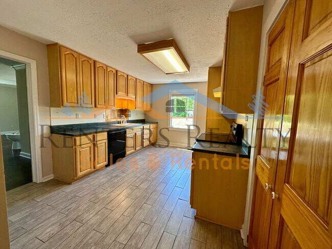 Building Photo - 3 Bedroom House with Storage Building