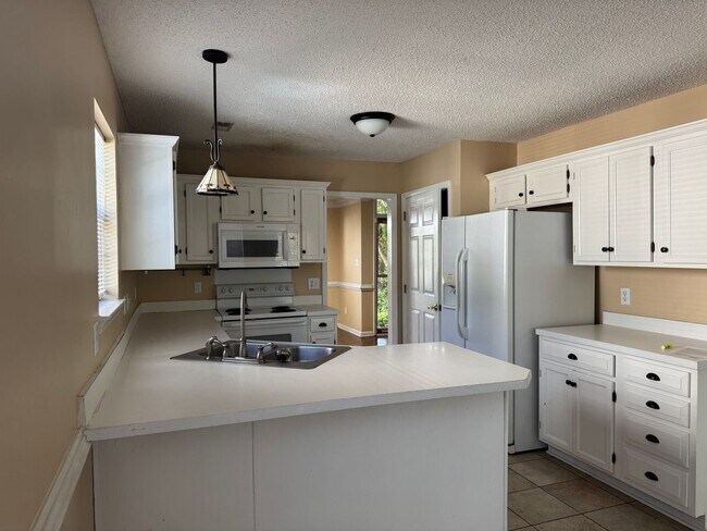 Building Photo - Three Bedroom Ranch in Cornelius