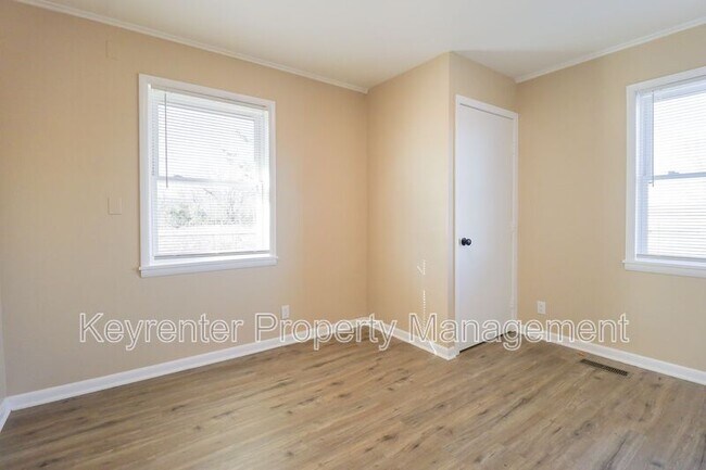 Building Photo - 1705 Bixby Rd