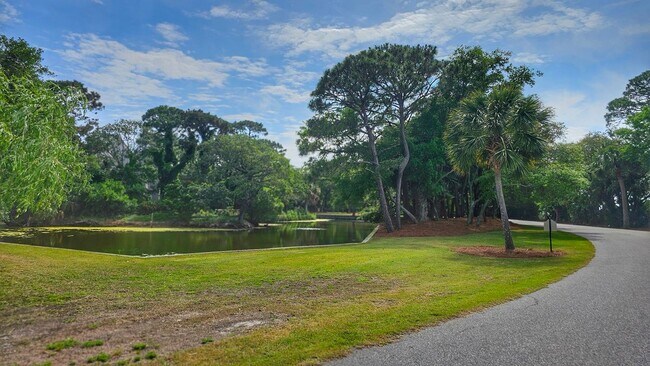 Building Photo - 255 Little Oak Island Dr